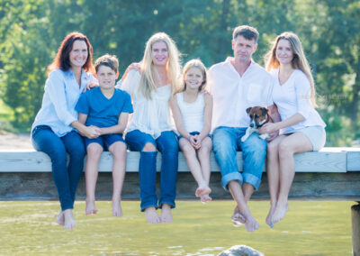 Familj på brygga